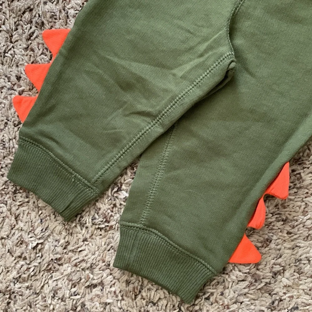 Carter’s 2-Piece Dinosaur Outfit